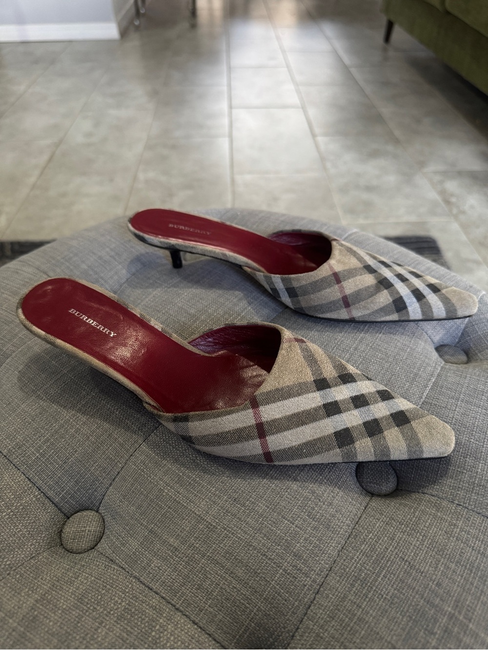 Burberry kitten heel
House Check Pattern Suede Mules slide vintage y2k